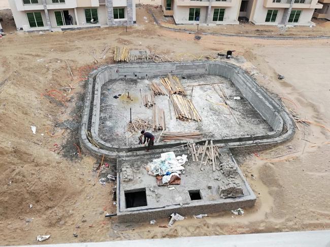 Construction site showing the mesh being installed as formwork
