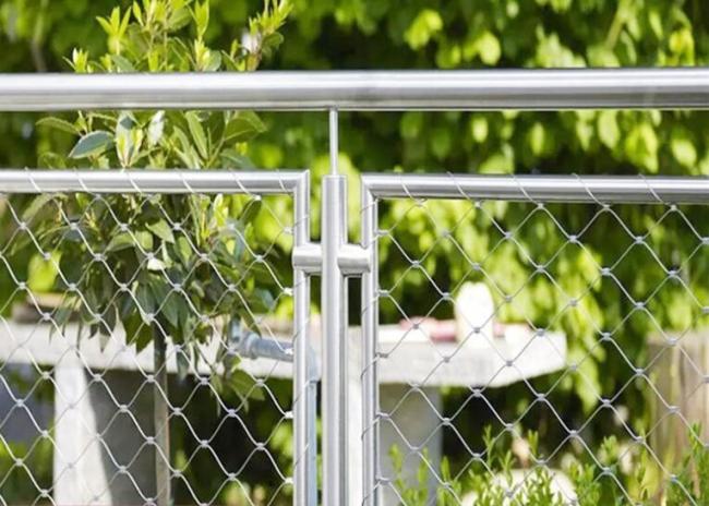 Stainless steel mesh used in architectural design