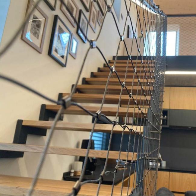 Stainless steel rope mesh installation example