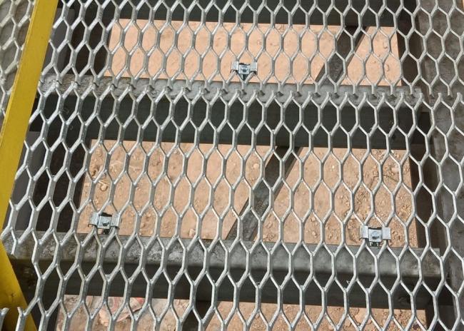 Industrial application of expanded metal grating