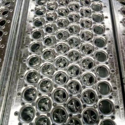 중국 계단 걸음을 문지르는 다이아몬드 홀 형상 하드그 통제력 지주 안전성은 슬립 방지성을 단단하게 합니다 판매용