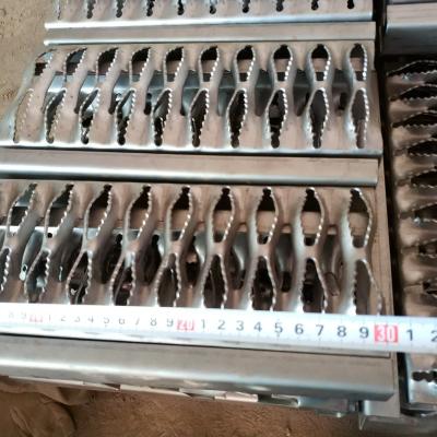 China Antislip Grip Strut Safety Grating Diamond Hole Galvanized Steel 10 Gauge Walkway Plank for sale