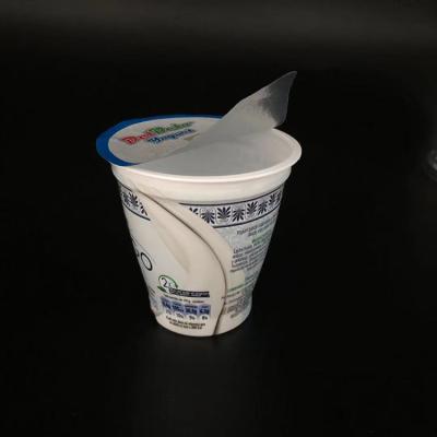 China hitte van de yoghurtkoppen van 170ml 5.5oz 6oz krimpt de beschikbare de container van de etiketyoghurt met aluminiumfoliedeksels Te koop