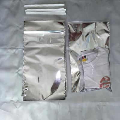 Κίνα 0.06mm PET/αυτοκόλλητες πλαστικές τσάντες VMCPP με τη μόνιμη ταινία για τον αγγελιαφόρο προς πώληση