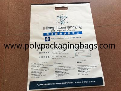 Chine Gravure imprimant le sac de cadeau découpé avec des matrices par PE de film de la coextrusion 70mic à vendre