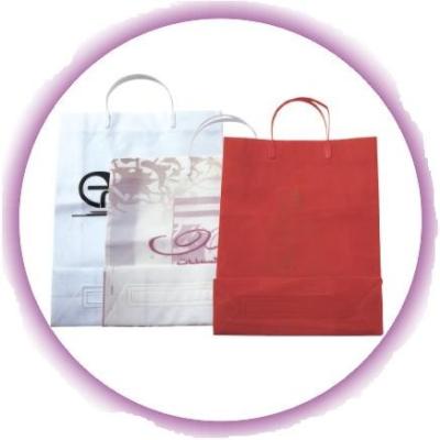 China Custom White / Red Small Gift Hard Plastic Handle Bag with Colorful Printing for sale