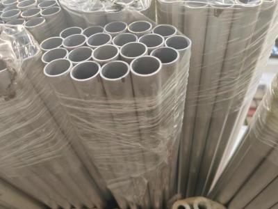 中国 製造所は装飾的な円形アルミニウム管の掛かる天井の正方形のアルミニウム管を終えた 販売のため