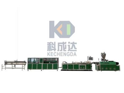 China Máquina de extrusión de perfiles de plástico de rejilla hueca Máquina de extrusión de paneles de pared de PVC 120-300 kg/h en venta