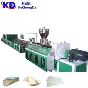 China Wandtafeln Kunststoffplatten Extrusionslinie PVC-Platten Produktionslinie 400 kg/h zu verkaufen