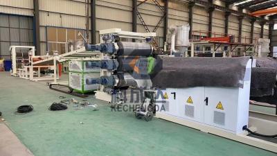 China Máquina de fabricação de folhas de plástico de PVC descascado 30 mm Linha de extrusão de placas de espuma à venda
