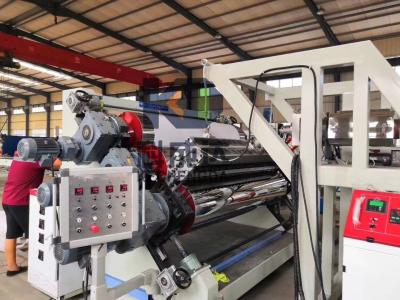 China Línea de extrusión de placas de plástico para pisos de SPC Máquina de extrusión de láminas de plástico 750 kg/h en venta