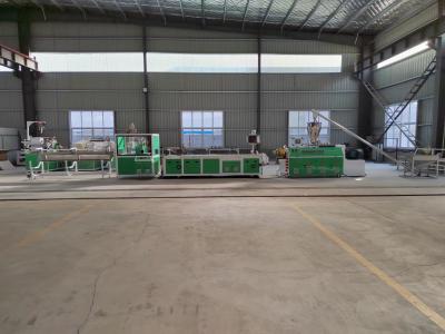 China Línea de extrusión de hojas de plástico de madera WPC 300 kg/h Máquina de formación de rollos de hojas de barandillas en venta
