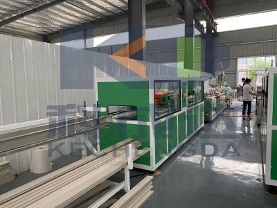 China Línea de producción de perfiles de ventanas UPVC Máquina de fabricación de perfiles de puertas WPC/PVC en venta