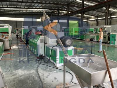 Chine Machine d'extrusion de profilés en PE en PVC ligne de production automatique de profilés de porte en bois plastique à vendre