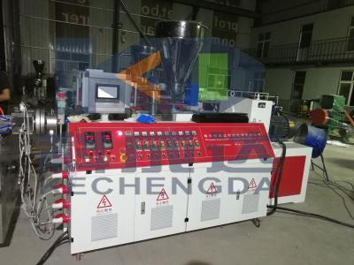 China Máquina de fabricación de cubiertas de placas de PVC de plástico / línea de producción de extrusión de placas de PVC en venta
