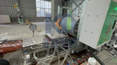 China Online und Offline Holz-Plastik-Spezialisierte Prägung Maschine / PE WPC Decking Prägung Maschine zu verkaufen