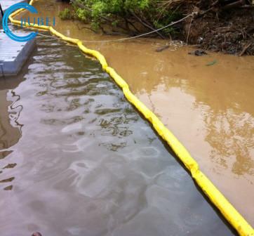 Chine Barrières de flottement de rideau en boom de vase pour la retenue de renversement écologique de pétrole d'étangs à vendre