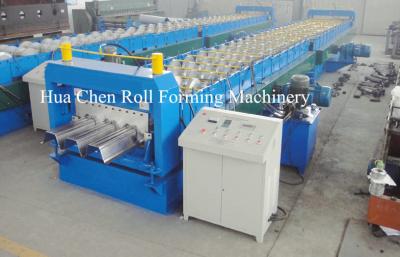 Chine Feuille en acier de toit d'incidence d'axe faisant la machine, petit pain en métal formant l'équipement 15m/Min à vendre