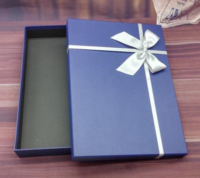 China Cajas de cartón rígidas por encargo con las cintas para el empaquetado de los regalos en venta