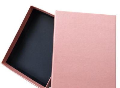 中国 カスタマイズされた正方形の丈夫なボール紙のギフト用の箱優雅な色は再生利用できるペーパー ギフト用の箱を印刷した 販売のため