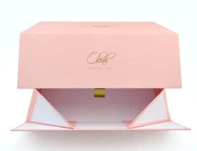China Gold Foiled Sturdy Magnetic Cardboard Box 2mm Thickness Pink Printed for sale