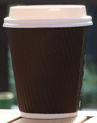 中国 印刷された生物分解性の使い捨て可能なペーパー コーヒー カップは三重の層を波形を付けた 販売のため