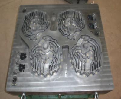 China Fundición de aluminio permanente del molde del mantenimiento bajo usando la dureza >HRC45 en venta