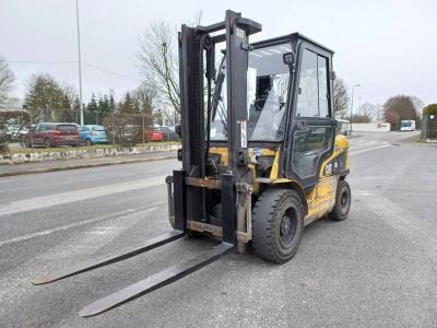 China 2nd Hand DP30 Lift Truck , Used Caterpillar CAT 3 Ton Forklift for sale