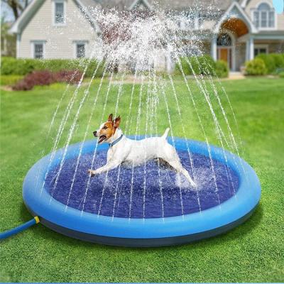 China Piscina inflada para mascotas con salpicadora de agua, Piscina con rociador de PVC en venta