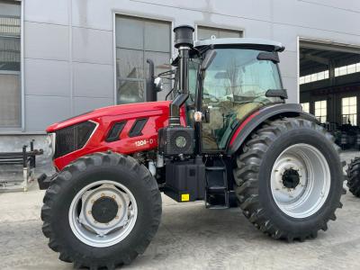 China Tractor de engranaje agrícola 130HP Máquina de cultivo de tractor de operación suave en venta