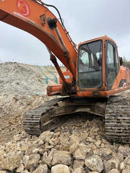 Quality Hot 25 Ton Excavator Digger Used Excavators Doosan 225 Excavator Original for sale