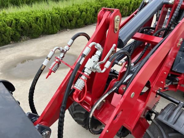 Quality Fully Hydraulic Compact Mini Loader Machine Hydraulic Travel Lift 800kg Small for sale