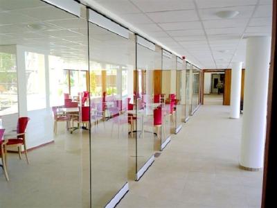 Китай Незапятнанные рассекатели комнаты/алюминиевая стена раздела сползая стекла рамки для офиса продается