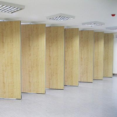 中国 移動可能な音響の防音のオフィスの仕切りの折る木製のドア厚さ65のMMの 販売のため