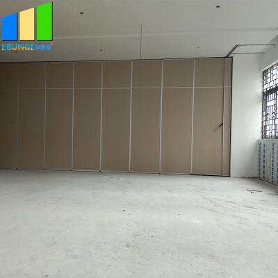 중국 사무실 최대 고도 4000mm를 위한 문을 가진 내화성이 있는 청각적인 움직일 수 있는 칸막이벽 판매용