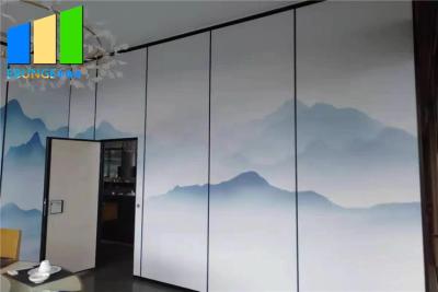 China Divisores de sala acústicos deslizantes retráteis da dobradura com passagem através da porta à venda