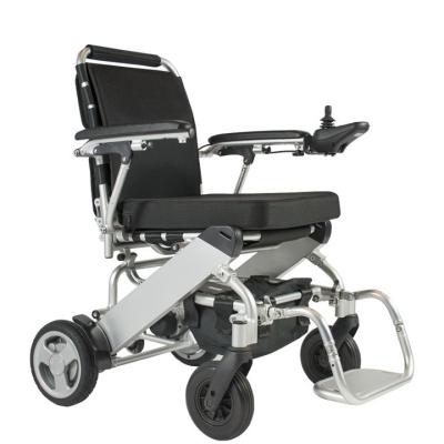 China Bateria de lítio portátil dobrável elétrica cadeira de rodas uso para idosos energia leve à venda