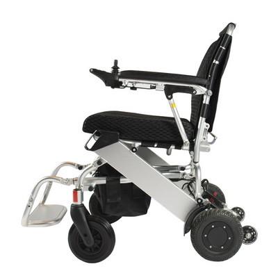 China Motor dobrável portátil idoso da cadeira de rodas elétrica 300W com sistema de travagem eletromagnético à venda