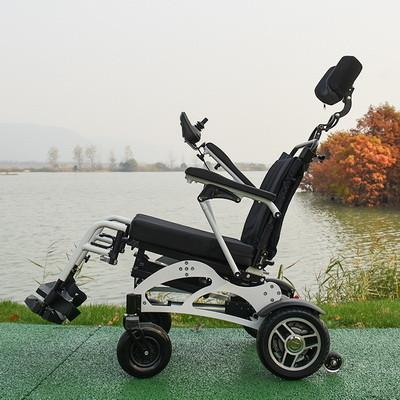 China Cadeira de rodas dobrável portátil da liga de alumínio com lâmpada à venda