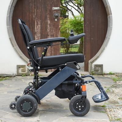 Chine Poids léger portatif pliable de fauteuil roulant électrique de pneu d'unité centrale à vendre