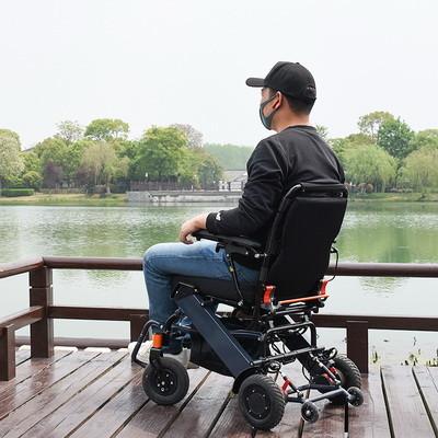 Chine Alliage d'aluminium motorisé électrique de fauteuil roulant de puissance de batterie au lithium à vendre