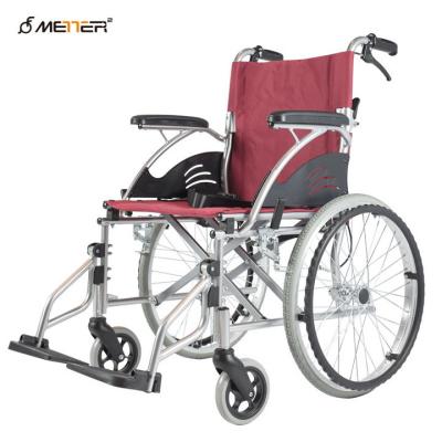 China Cadeira de rodas manual leve dobrável para adultos com carga de 220,46 lb à venda