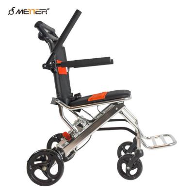 China cadeira de rodas manual de pouco peso assistente com espaldar dobrável à venda