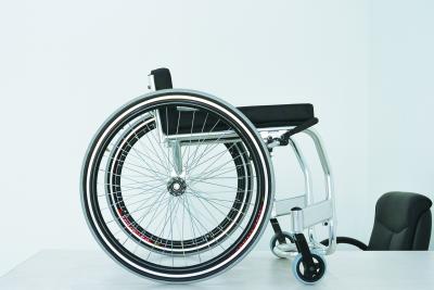 China Cadeira de rodas esportiva leve de liga de alumínio ISO13485 à venda