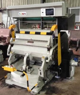 China Flachbettpapierplatten-stempelschneidene Maschine 4000kg ml 1100 hochfest zu verkaufen