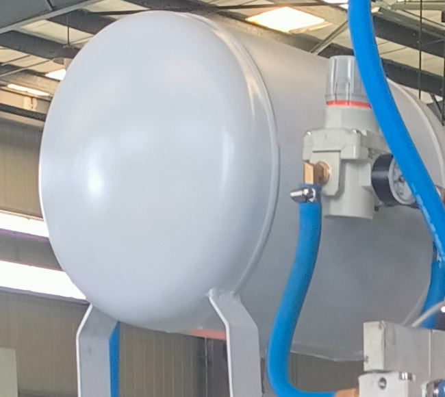 Gas storage tank