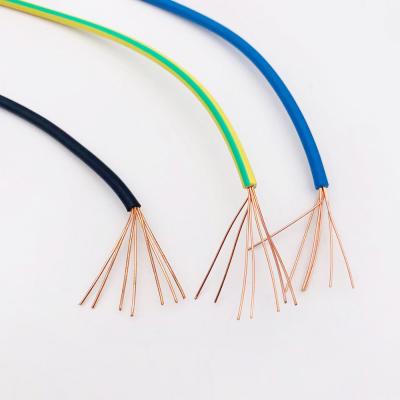 Китай PVC высококачественного чистого медного кабеля ядра ² BV 4mm одиночного дружественный к окружающ новый изолировал провод ткани продается