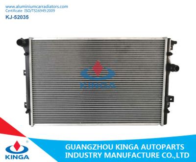 China Volkswagen Tiguan 2010 que refrigera radiadores de alumínio soldados do carro 5n0121253f/H/L/M à venda