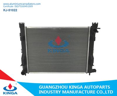 China Los radiadores de aluminio plásticos 2013 del coche del símbolo de Renault cambian el tipo OEM 214100078r en venta