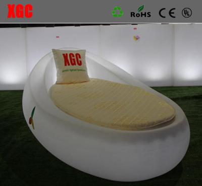 China Egg a cadeira de sala de estar do diodo emissor de luz da forma/lado Sunbed da piscina com as 16 cores disponíveis à venda